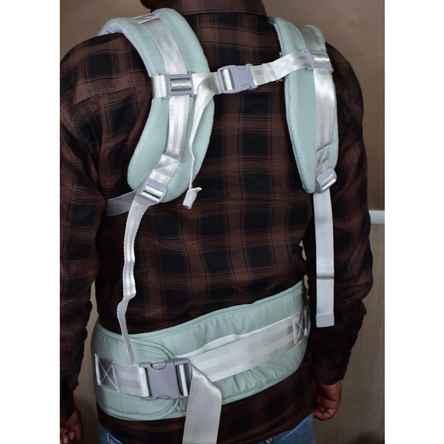 Adjustable baby carrier with four modes and an easy-to-use sling for comfort. Adjustable baby carrier with four modes and an easy-to-use sling for comfort.